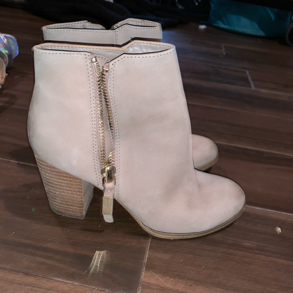 tan heal boots